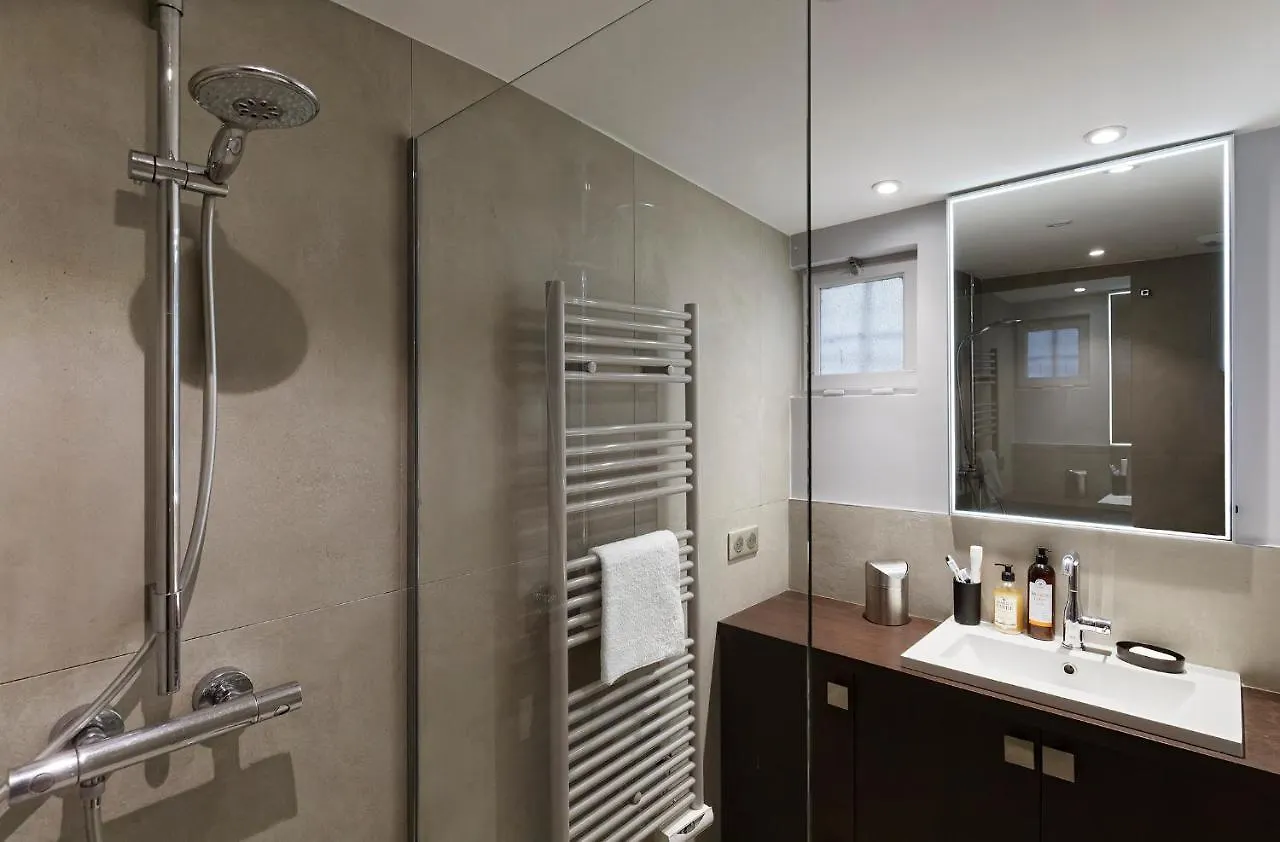 4-Bedroom Apartment In Latin Quarter 파리