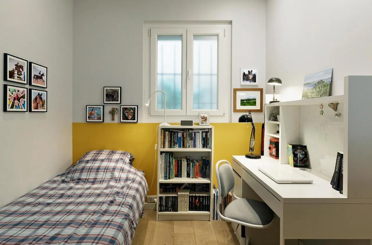4-Bedroom Apartment In Latin Quarter 파리 0*,  프랑스